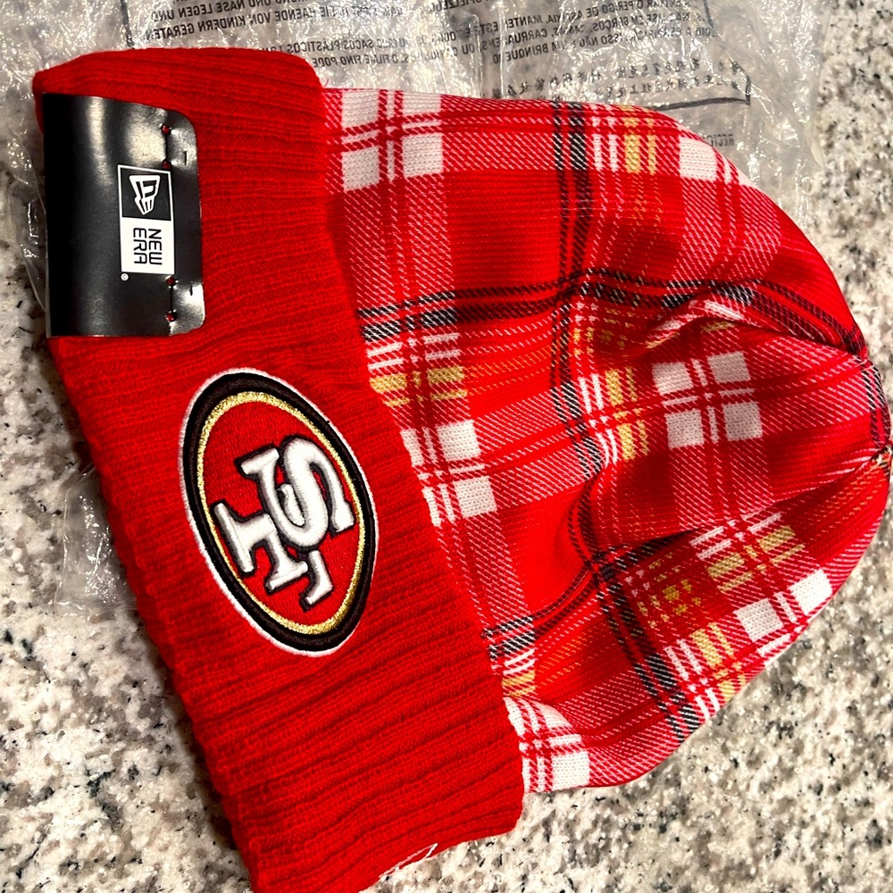 Brand new 9er beanie